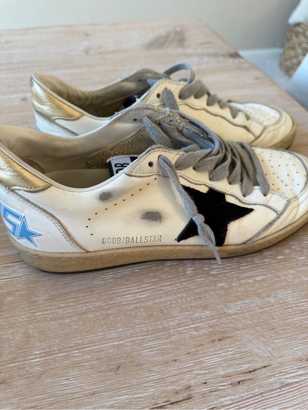 RAREGolden Goose Ball-stars White Leather Sneakers with Black Star and Gold